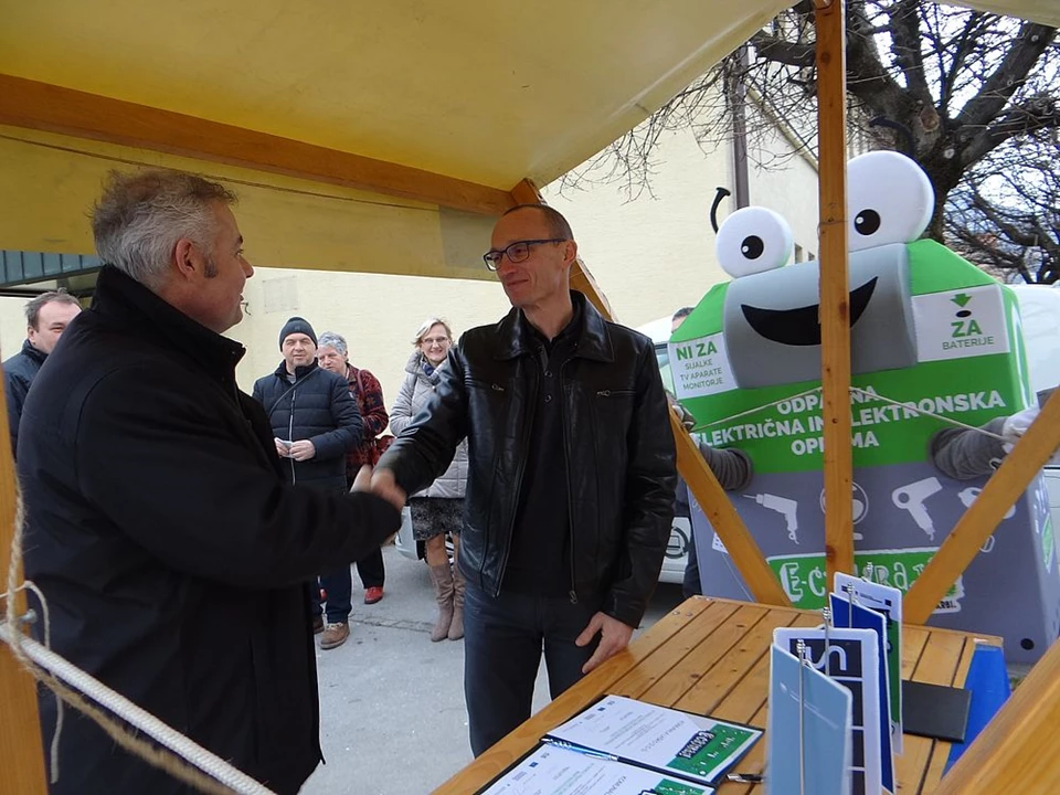 Občina Laško od danes naprej z novimi možnostmi oddaje malih starih aparatov in odpadnih baterij