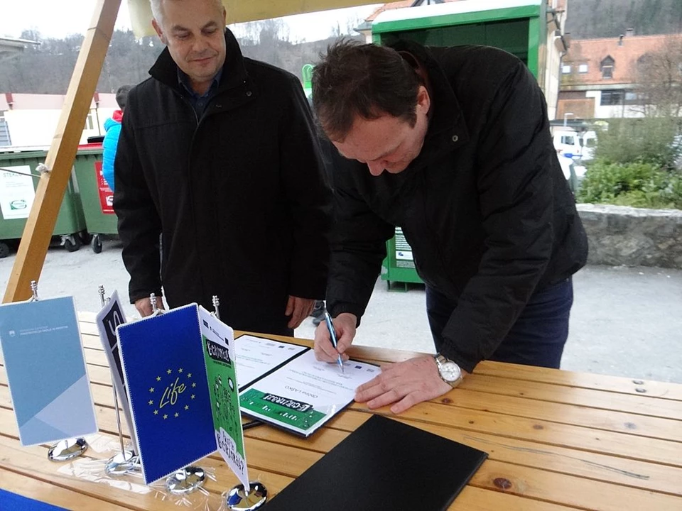 Občina Laško od danes naprej z novimi možnostmi oddaje malih starih aparatov in odpadnih baterij