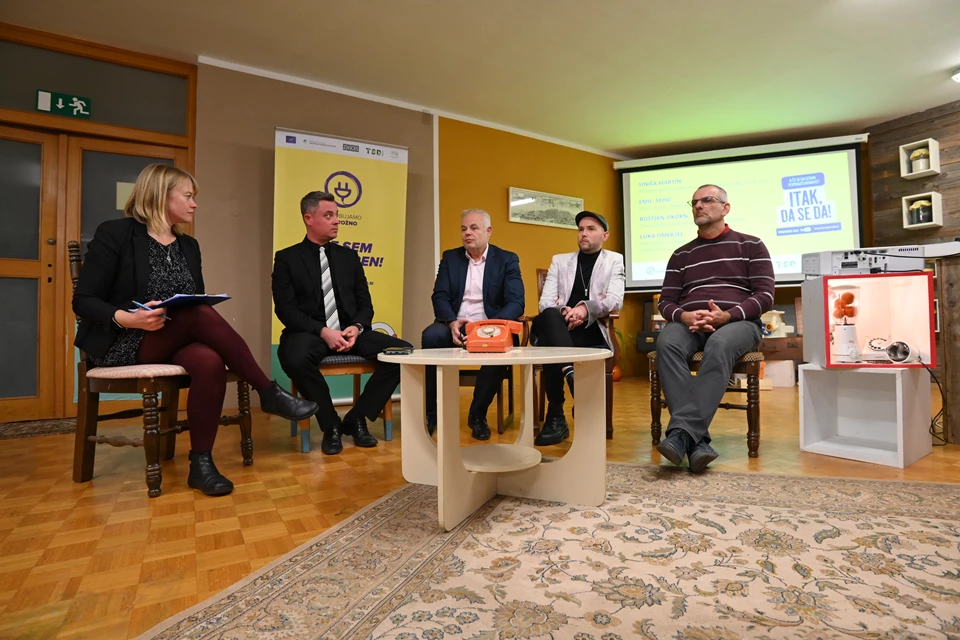 Pogovor o servisiranju_Nastja Šubic (ZEOS), Luka Omerzel (MGTŠ), Emil Šehić (ZEOS), Siniša Martin in Boštjan Okorn (ZPS).JPG