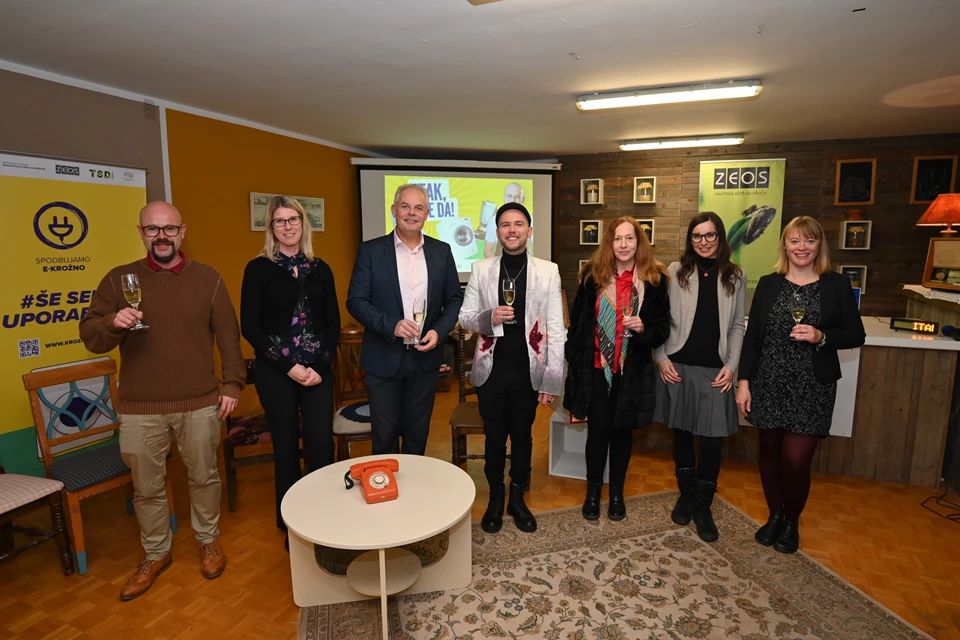 Skupinska_Rok Jakič (ZEOS), Branka Biček Bizant (ZEOS), Emil Šehić (ZEOS), Siniša Martin, Barbara Vidovič, Urša Dolinšek (ZEOS) in Nastja Šubic (ZEOS).JPG